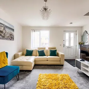 Guestready - Serene 2br W Yard & Parking - Sleeps Up To 6 Holiday home Edinburgh