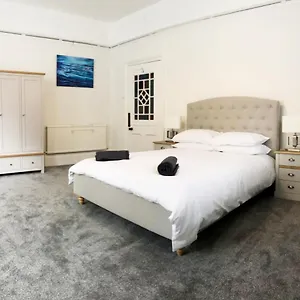 April Summer Breeze -3bed-sleeps 6-parking-walk To The Beach-spacious-families-groups-professionals-contractors Welcome Apartment Bournemouth