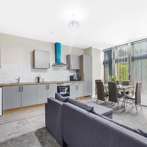 Smiling- North Park Road Apartment